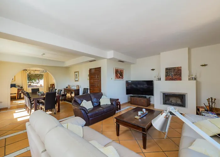 Вилла Cubo's Capuchinas & Cave House Торремолинос