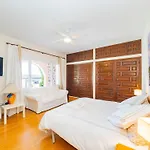 Cubo's Capuchinas & Cave House Villa *