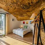 Villa Cubo's Capuchinas & Cave House