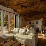Cubo's Capuchinas & Cave House Villa *