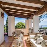 Cubo's Capuchinas & Cave House Villa