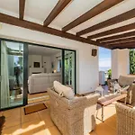 Cubo's Capuchinas & Cave House Villa *