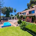 Villa Cubo's Capuchinas & Cave House *