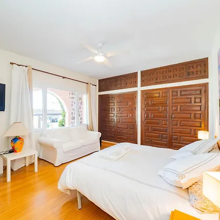 Cubo's Capuchinas & Cave House וילה *