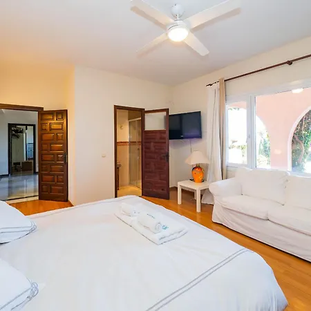 Cubo's Capuchinas & Cave House *