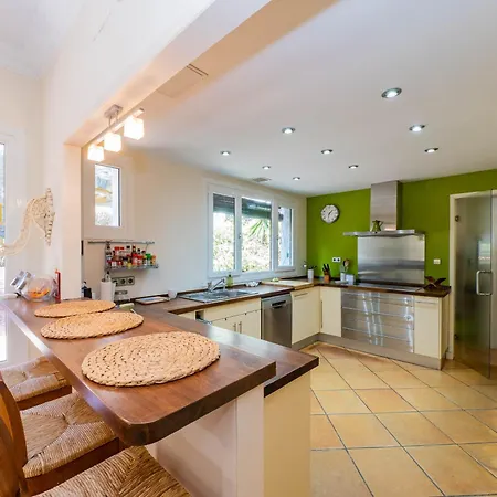 וילה Cubo's Capuchinas & Cave House