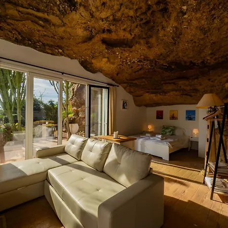 Cubo's Capuchinas & Cave House 托雷莫利诺斯