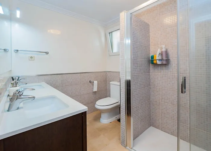 Cubo's Capuchinas & Cave House Villa *