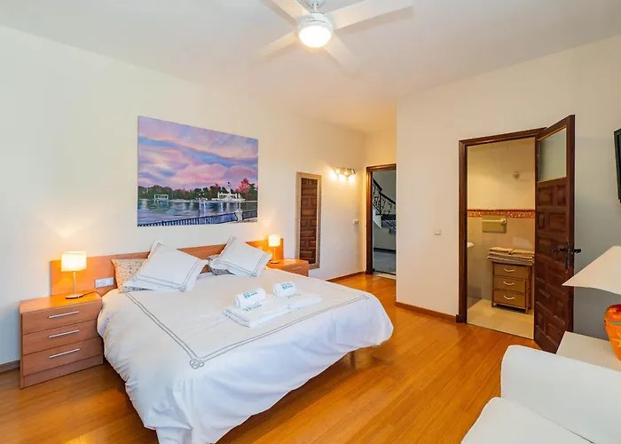 Villa Cubo's Capuchinas & Cave House