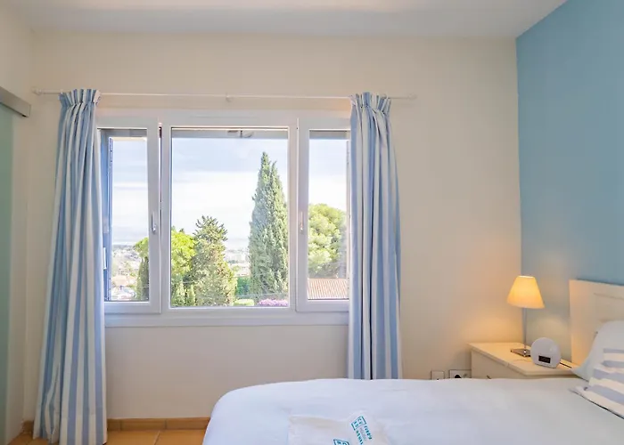 Villa Cubo's Capuchinas & Cave House *