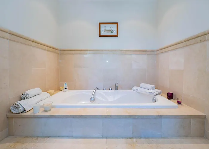 Cubo's Capuchinas & Cave House