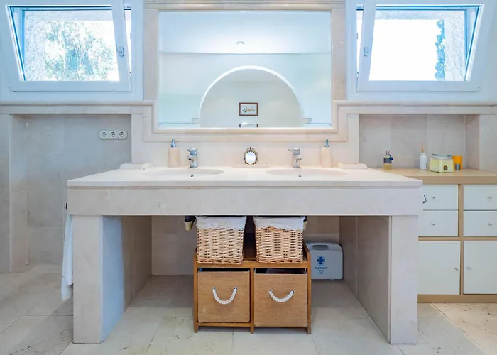 Cubo's Capuchinas & Cave House