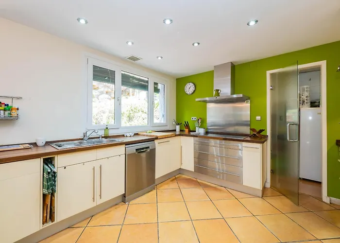 Villa Cubo's Capuchinas & Cave House *