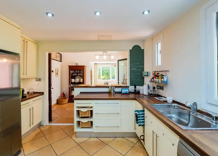 Cubo's Capuchinas & Cave House *