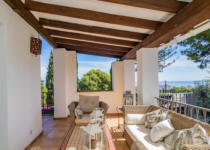 Cubo's Capuchinas & Cave House Villa