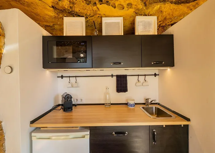 Villa Cubo's Capuchinas & Cave House