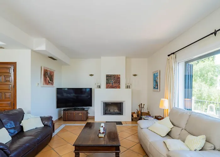 Cubo's Capuchinas & Cave House Villa *