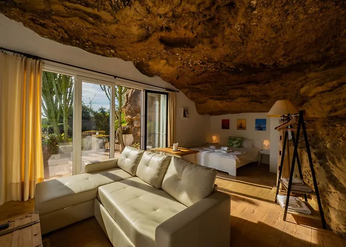 Cubo's Capuchinas & Cave House Torremolinos