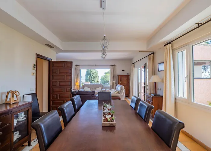 Cubo's Capuchinas & Cave House Villa *