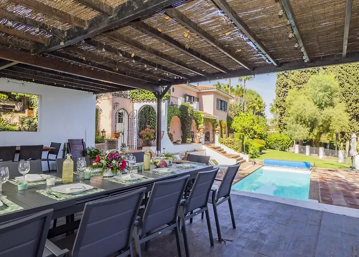 Villa Cubo's Capuchinas & Cave House