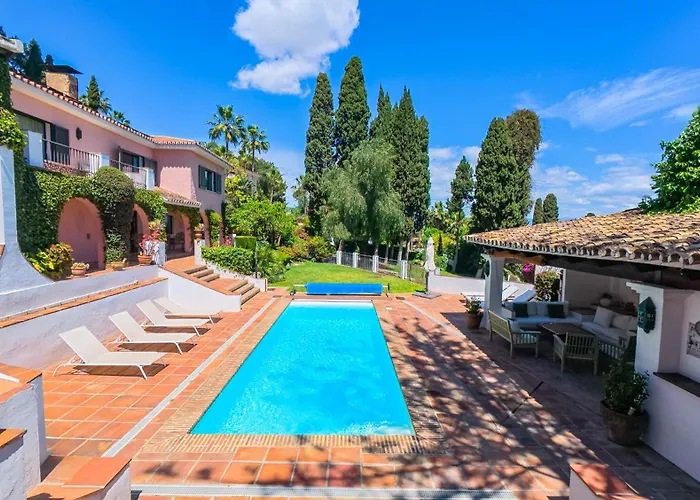 Cubo's Capuchinas & Cave House Villa *