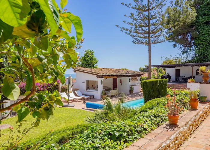 Cubo's Capuchinas & Cave House *