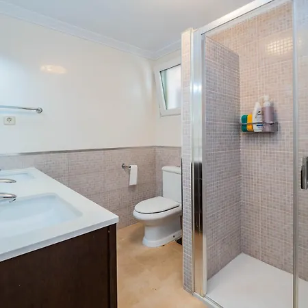 Cubo's Capuchinas & Cave House Villa *