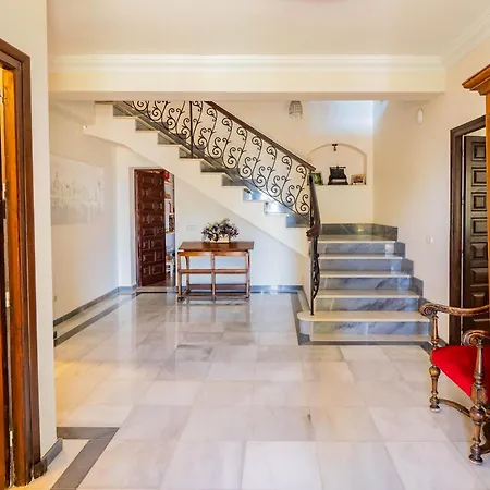 Cubo's Capuchinas & Cave House Villa