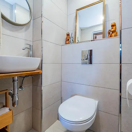 Cubo's Capuchinas & Cave House Villa *