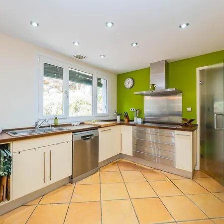 Villa Cubo's Capuchinas & Cave House *