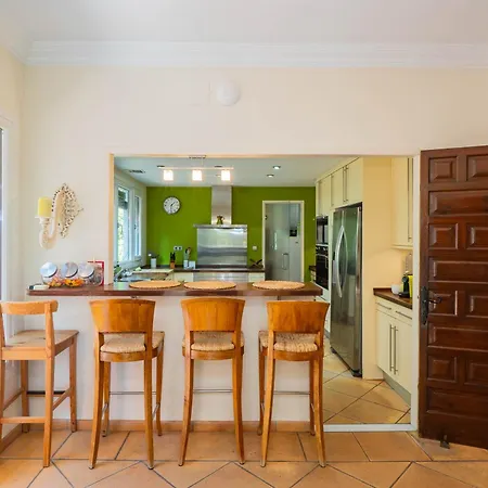 Villa Cubo's Capuchinas & Cave House *