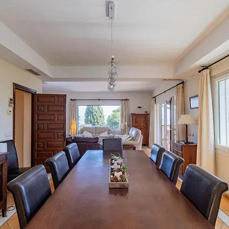 Cubo's Capuchinas & Cave House Villa *