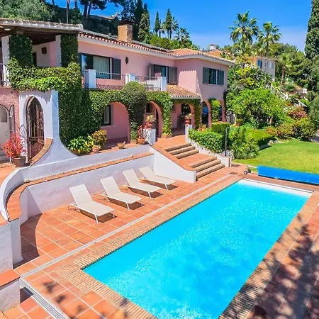 Cubo's Capuchinas & Cave House Torremolinos