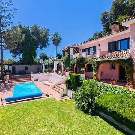 Villa Cubo's Capuchinas & Cave House *