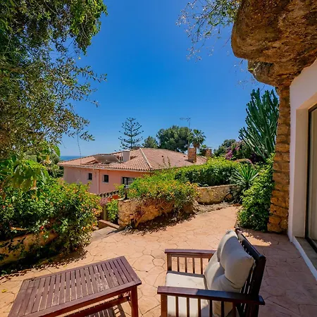 Villa Cubo's Capuchinas & Cave House *