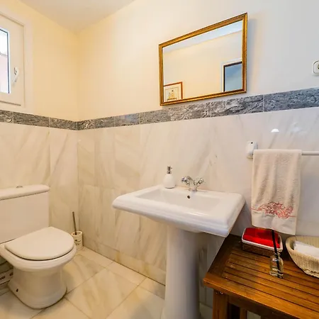 Villa Cubo's Capuchinas & Cave House *