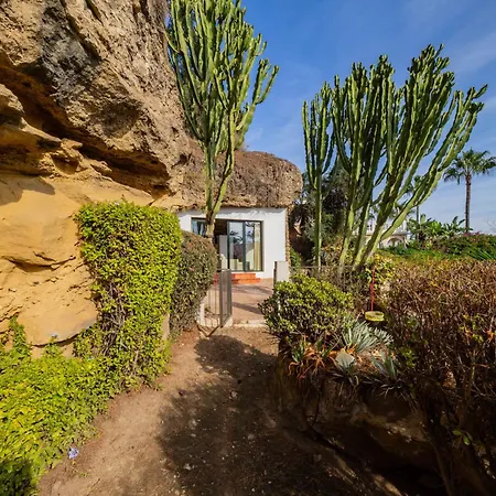 Villa Cubo's Capuchinas & Cave House *