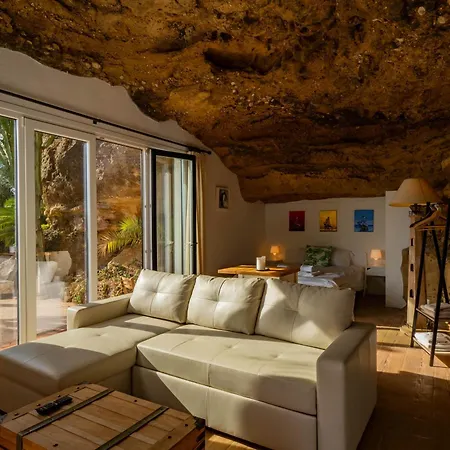 Cubo's Capuchinas & Cave House Villa *